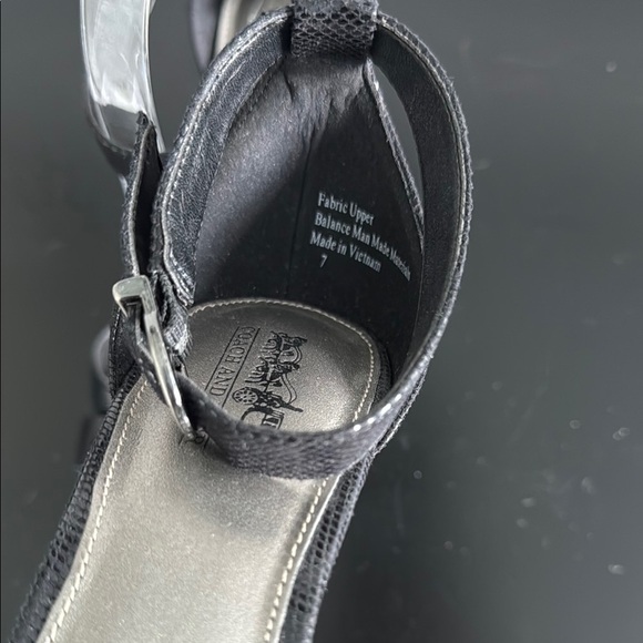 Coach and Four Black Strappy Heels Sz 7 - Picture 10 of 11
